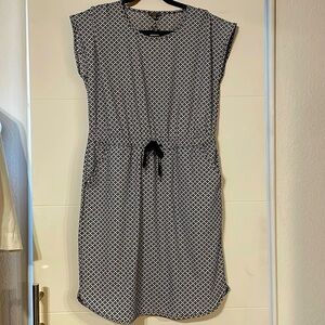 Talbots Lightweight Stretch Keyhole Back Dress, size Mp, Navy Blue/White stripes